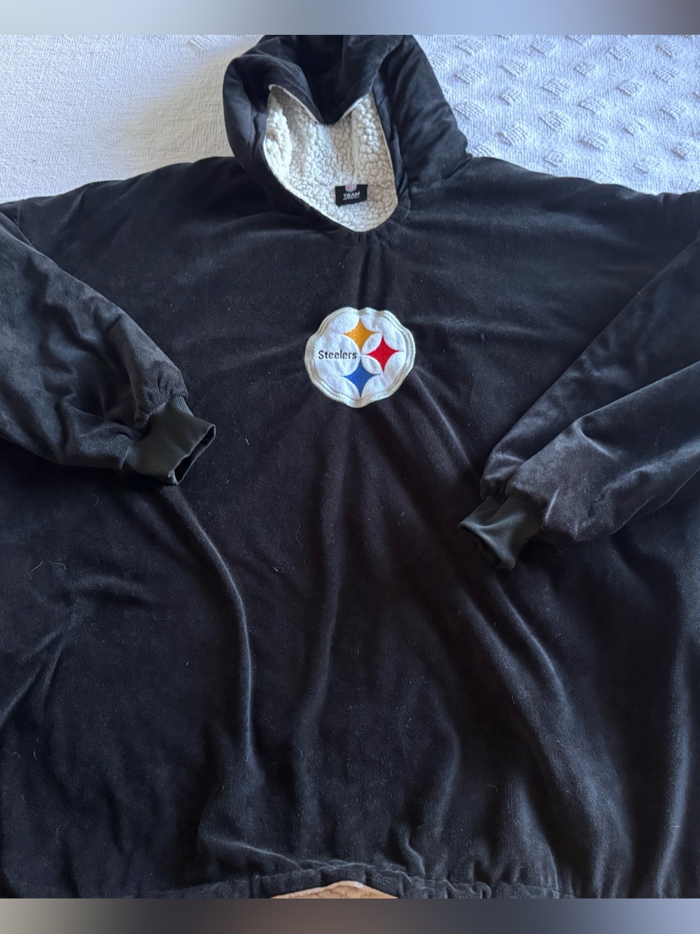 Pittsburgh Steelers NFL Team Apparel-SZ O/S
PIT TO PIT 33”
Length 34”
Pockets
